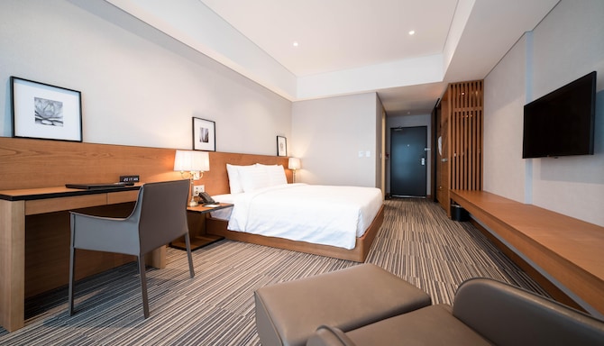 GOLDEN TULIP INCHEON AIRPORT HOTEL & SUITES - Deluxe King