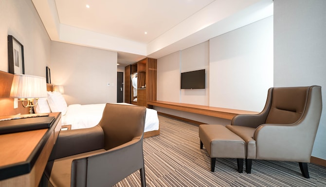 GOLDEN TULIP INCHEON AIRPORT HOTEL & SUITES - Deluxe King