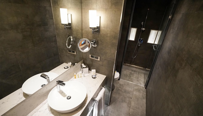 Golden Tulip Istanbul Bayrampasa - fk suit bathroom