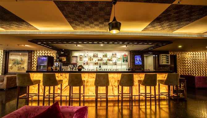 Golden Tulip Jaipur - Safa Bar