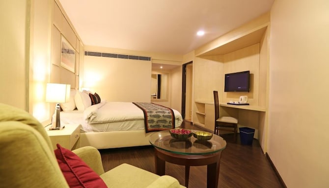 Golden Tulip Jaipur - Deluxe Room