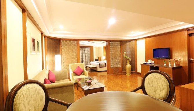 Golden Tulip Jaipur - Junior Suite