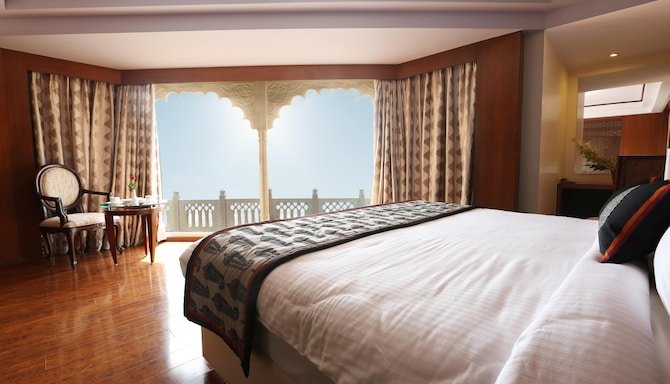 Golden Tulip Jaipur - Junior Suite