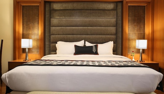 Golden Tulip Jaipur - Junior Suite