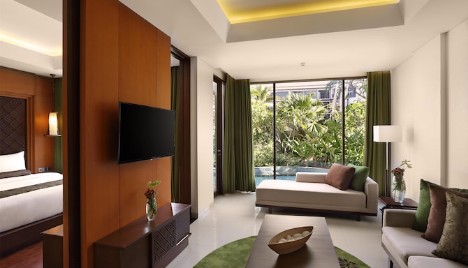 GOLDEN TULIP JINENG RESORT BALI - Access Queen Bed Suite - Pool View