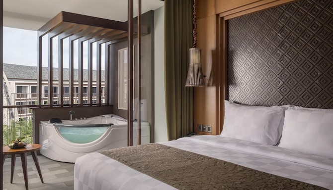 GOLDEN TULIP JINENG RESORT BALI - Queen Bed Suite with Jacuzzi