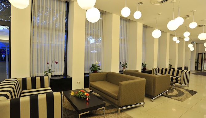 Golden Tulip Kassel - Golden Tulip Kassel Lobby