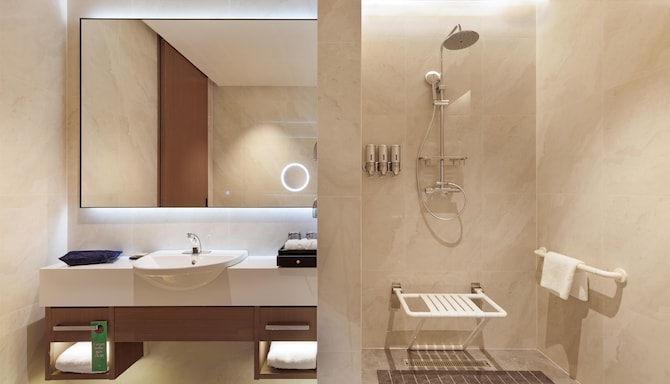 Golden Tulip Kin-Oasis Kinshasa - Executive Room accessible-bathroom