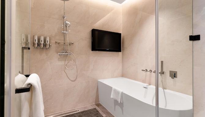 Golden Tulip Kin-Oasis Kinshasa - Golden Suite bathroom