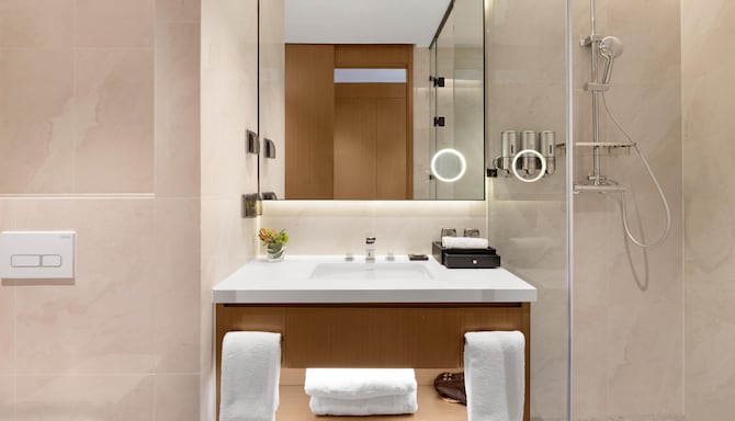 Golden Tulip Kin-Oasis Kinshasa - Standard Room bathroom