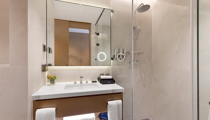 Golden Tulip Kin-Oasis Kinshasa - Deluxe Room bathroom