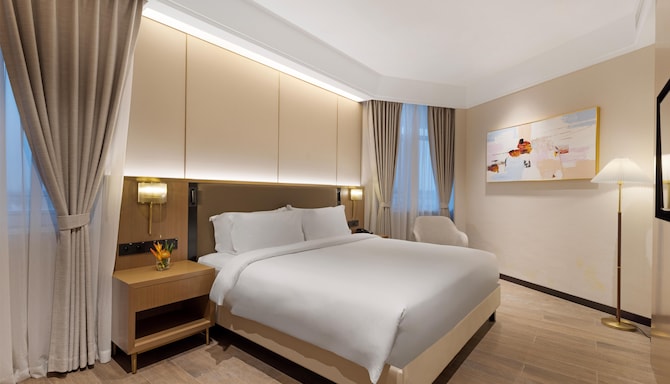 Golden Tulip Kin-Oasis Kinshasa - Platinum Suite bedroom