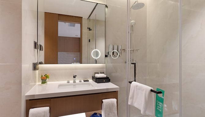 Golden Tulip Kin-Oasis Kinshasa - Studio Suite bathroom