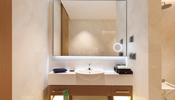 Golden Tulip Kin-Oasis Kinshasa - Executive Room Bathroom