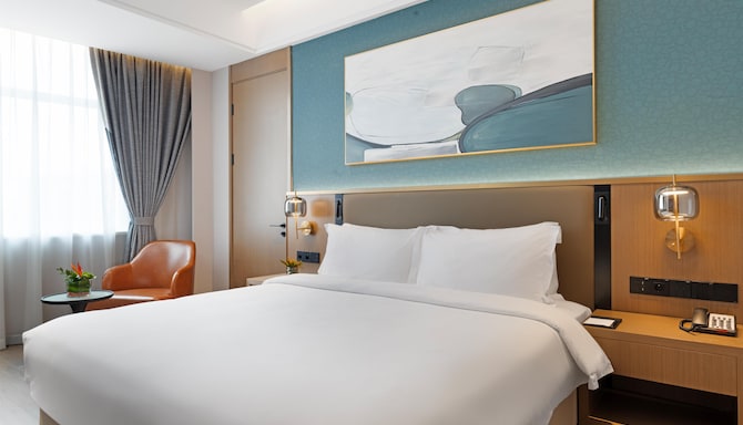 Golden Tulip Kin-Oasis Kinshasa - Executive Room king bed