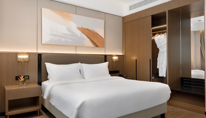 Golden Tulip Kin-Oasis Kinshasa - Junior Suite king bed