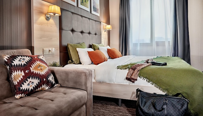 Golden Tulip Krasnodar - Superior Room 1 King Bed