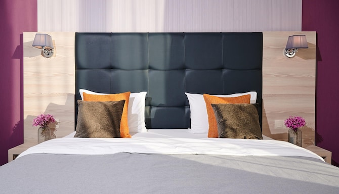 Golden Tulip Krasnodar - Family Deluxe Room 1 King Bed 1 Sofa Bed