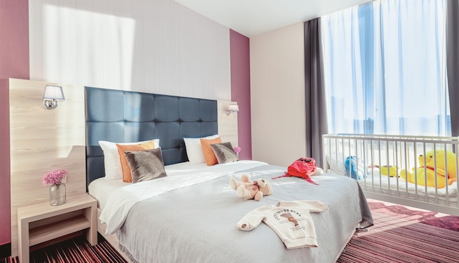 Golden Tulip Krasnodar - Family Deluxe Room 1 King Bed 1 Sofa Bed