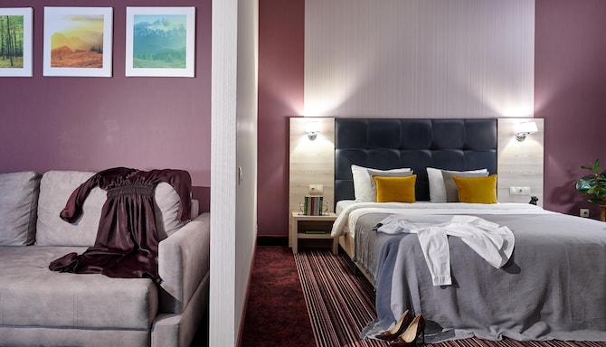 Golden Tulip Krasnodar - Executive Suite 1 King Bed 1 Sofa Bed
