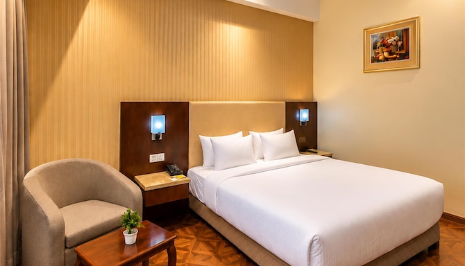 Golden Tulip Kukas Jaipur - Superior double Room