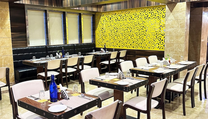 Golden Tulip Kukas Jaipur - Tulipe