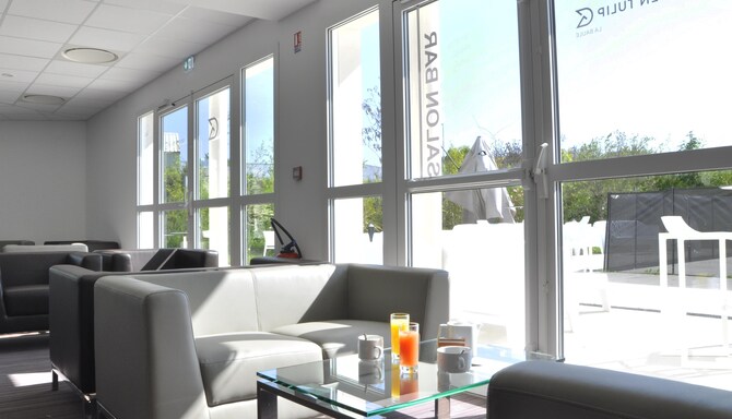 Golden Tulip La Baule Hôtel and Résidence - Salon bar