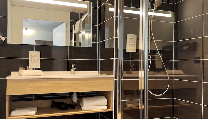Golden Tulip La Baule Hôtel & Résidence - Salle de bain de la chambre
