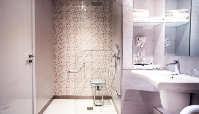 GOLDEN TULIP LE DIPLOMATE COTONOU - Bathroom
