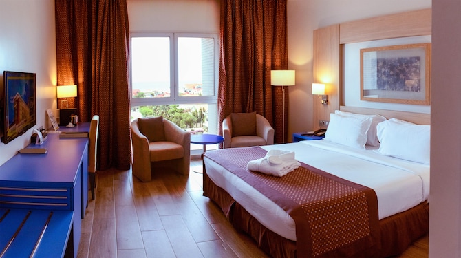 GOLDEN TULIP LE DIPLOMATE COTONOU - Chambres / Logements