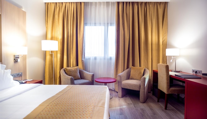 GOLDEN TULIP LE DIPLOMATE COTONOU - Classic Queen