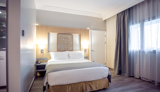 GOLDEN TULIP LE DIPLOMATE COTONOU - Classic Queen