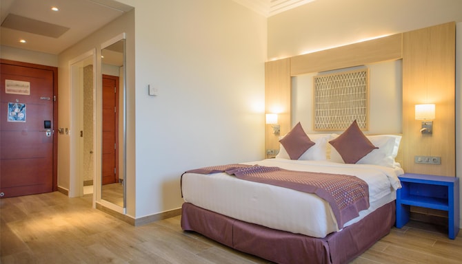 GOLDEN TULIP LE DIPLOMATE COTONOU - Chambres / Logements