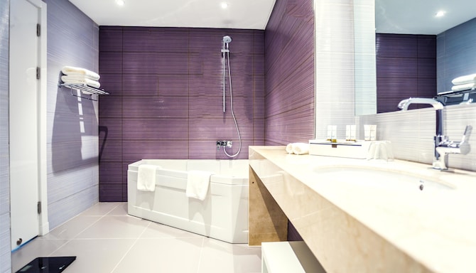 GOLDEN TULIP LE DIPLOMATE COTONOU - Bathroom