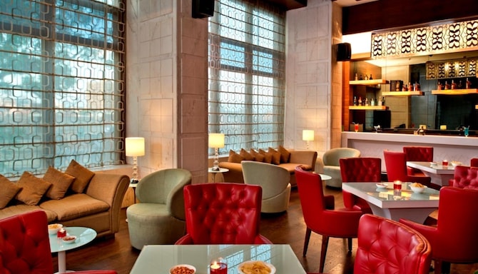 Golden Tulip Lucknow - Branche Bar