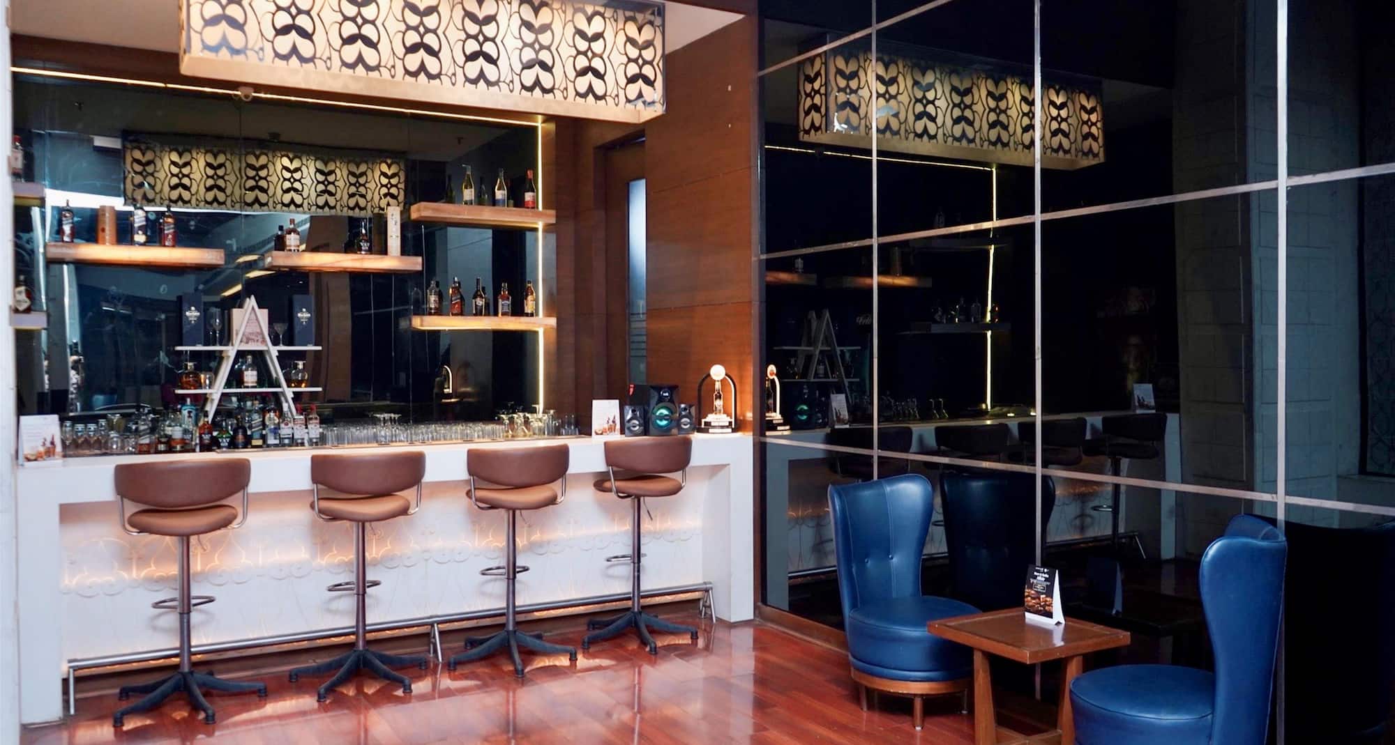 Golden Tulip Lucknow - Bar