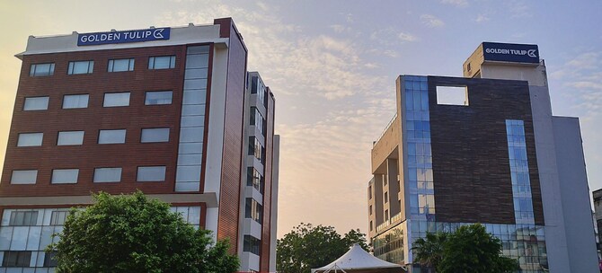 Golden Tulip Lucknow - Facade