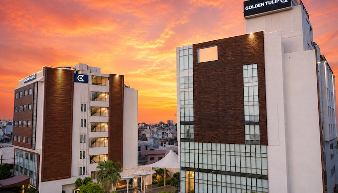 Golden Tulip Lucknow - Vue extérieure