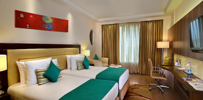 Golden Tulip Lucknow - Club room