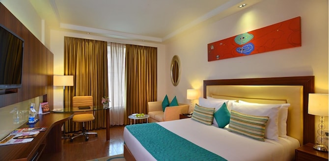 Golden Tulip Lucknow - Club Room