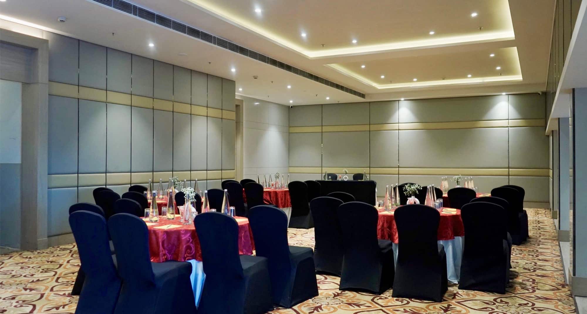 Golden Tulip Lucknow - Meeting Rooms