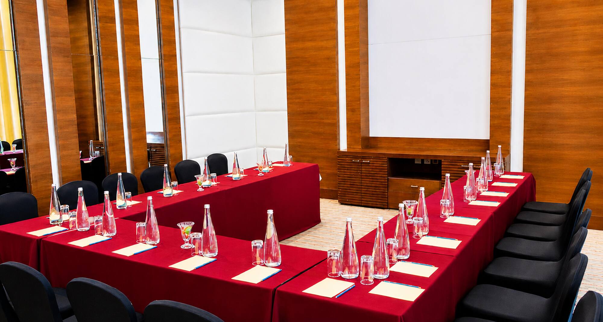 Golden Tulip Lucknow - Meeting Rooms