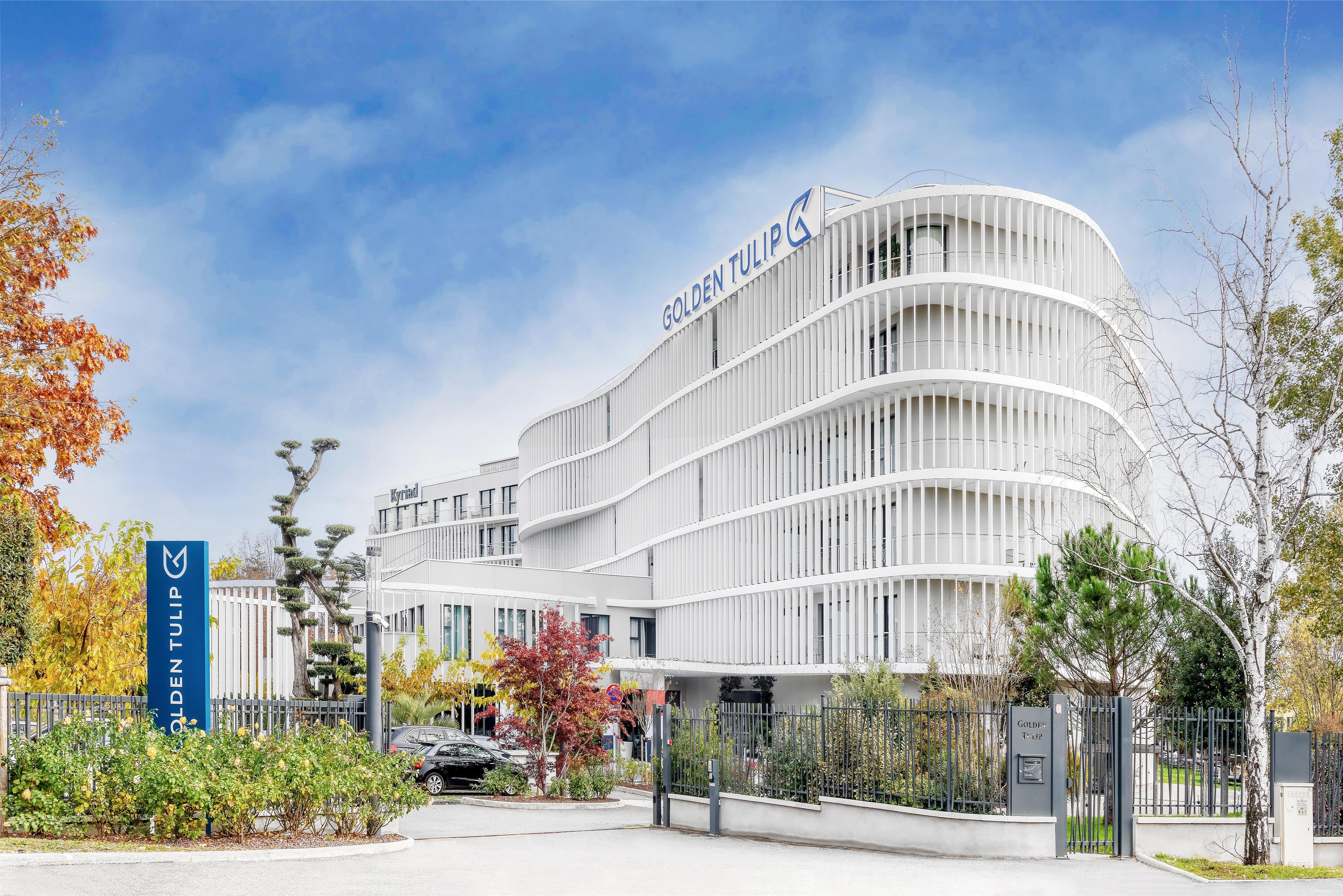 GOLDEN TULIP LYON OUEST TECHLID - Hotel and Spa - Exterieur