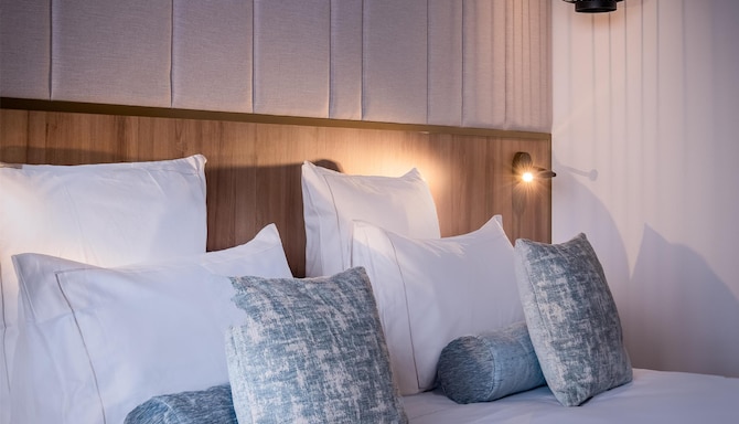 GOLDEN TULIP LYON OUEST TECHLID - Hotel & Spa - Chambres / Logements