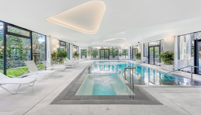 GOLDEN TULIP LYON OUEST TECHLID - Hotel & Spa - Piscine - intérieure