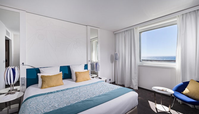 Golden Tulip Marseille Euromed - Superior Double room sea side