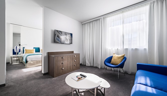 Golden Tulip Marseille Euromed - Junior Suite
