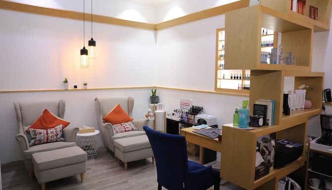 Golden Tulip Media Hotel - Saloon