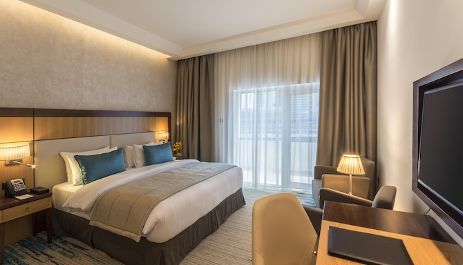 Golden Tulip Media Hotel - Deluxe King