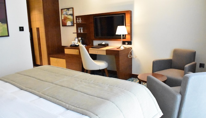 Golden Tulip Media Hotel - Standard